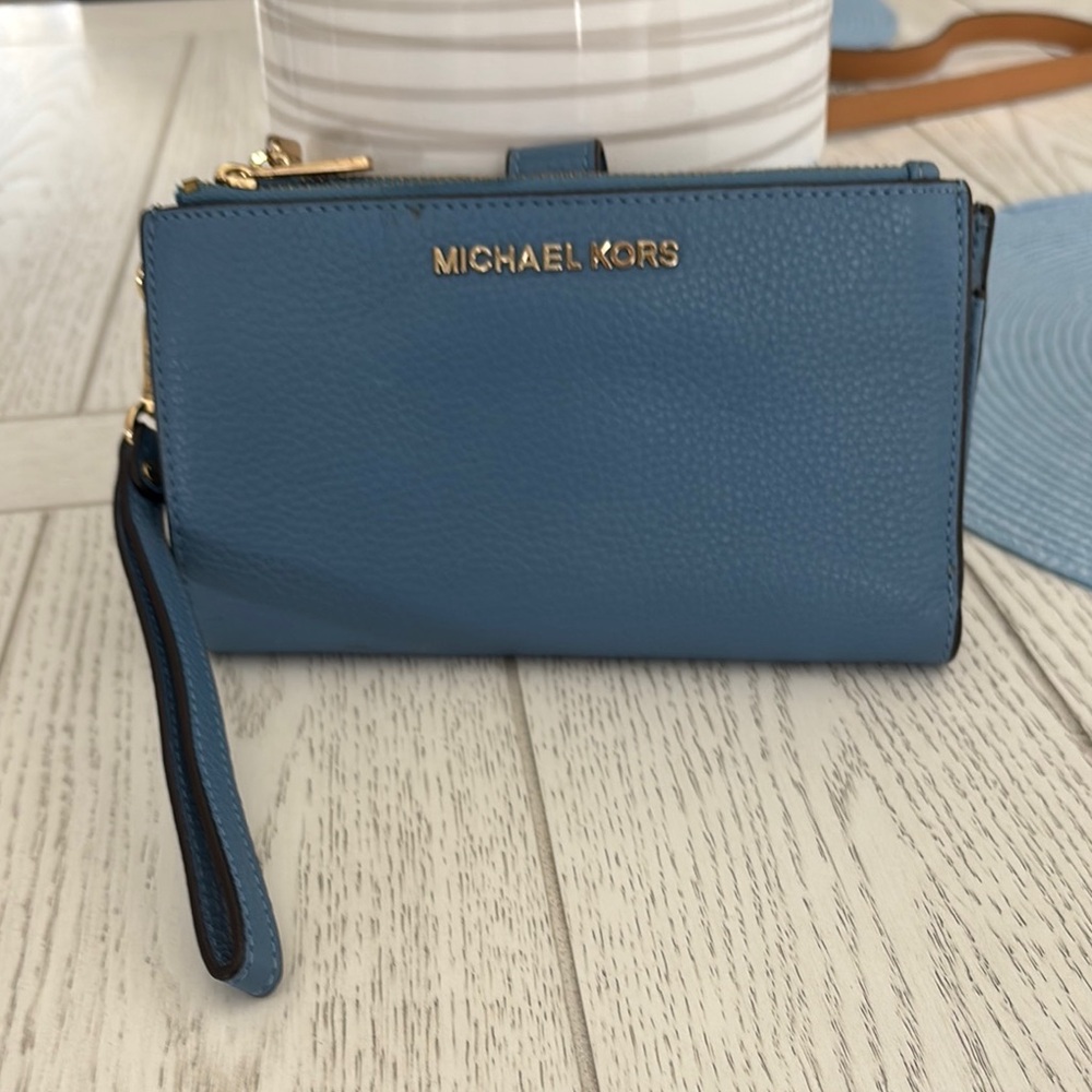 Michael Kors JetSet Travel Blue Wristlet